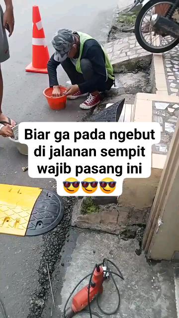 Biar santuy dijalan wajib pasang ini #poldur #polisitidur #speedbumps #alatunik #barangunik #galeribarnik
