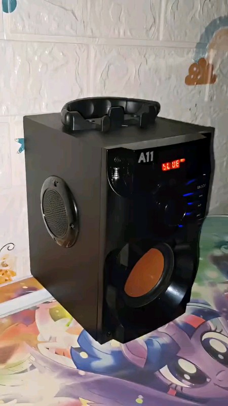 Bluetooth Speaker Portable Baterai bisa di charge Karaoke Radio FM TF Card USB subwoofer stereo garansi 1 tahun