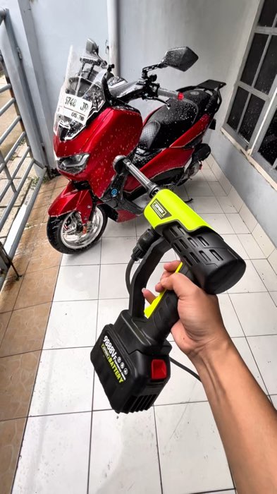 Nyuci nya pake jet cleaner dari ZPER #cucimotor #cucimotorpraktis #cucimotorviral #RacunShopee #DiskonRacunShopee #Diskon50Persen