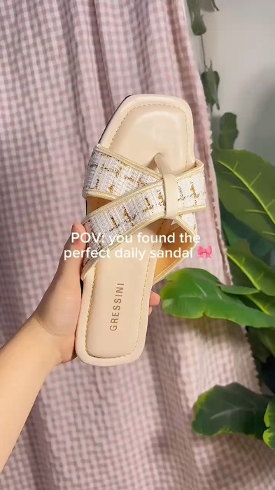 udah restock lagi nih guyss 🥰.                #sandalwanitakekinian#sandalgressini#sandalcewekterbaru#sandaljepitwanita#sandalhangoutwanita