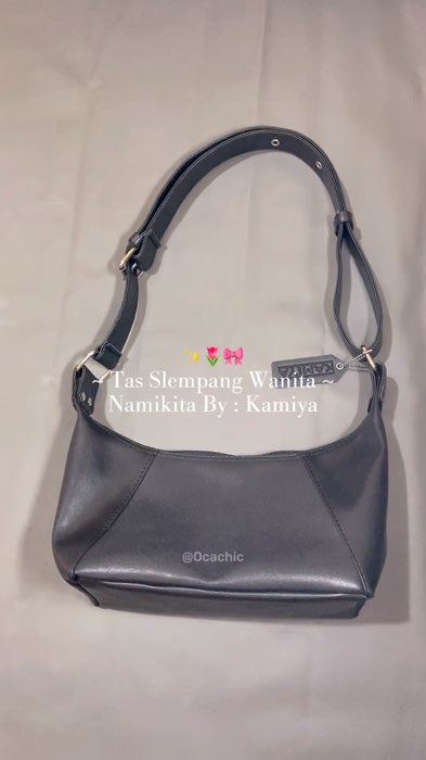 #RacunShopee #GratisOngkirRP0 #ShopeeFashionHaul #ShopeeLook #tasselempangwanita #slingbag #kamiyastuff #namikitastore