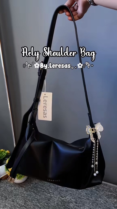 Bisa shoulder bisa slingbag juga 🥰 #shoulderbag #slingbag #tas2in1 #taswanita #tascantik #tasselempang #tasbahu #fyp #RacunShopee #shopeevideo