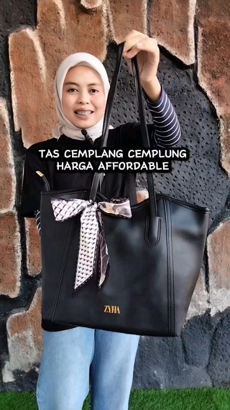 cantik banget 🥹 #RacunShopee #RacunShopeeCheck #ShopeeLook #shopeevideo #taswanita #totebagkuliah #taskuliah #taswanitamurah  #tascantik #shoulderbag
