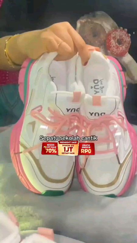 Sepatu DNY Sneakers Olahraga Wanita.#sepatuolahraga #sepatuwanita #sepatumurah #sepatusneakers #sepatu