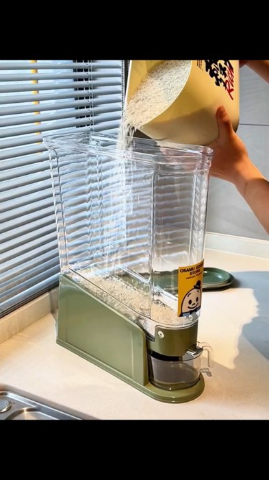 Dispenser beras keren, tempat transparn jadi tau koan habis beras apa belum!! #dispenserberas