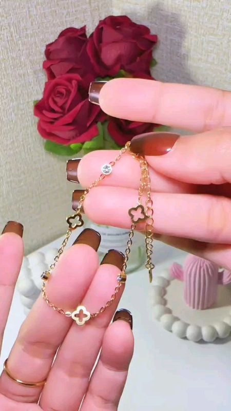 #gelang #gelangtitanium #gelangclover #gelangcantik
