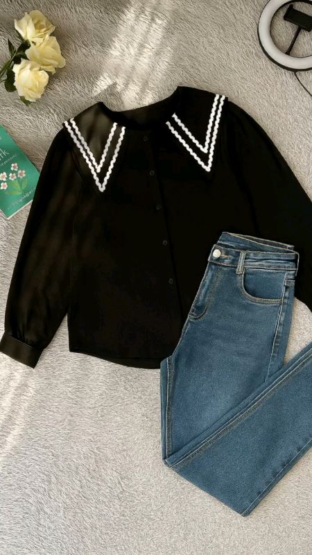 Tampil anggun dan modis dengan blouse hitam berkerah putih yang elegan #blouse #blousewanita #atasanwanita #fypシ #fyp #foryou #xyzbca #kemejawanita