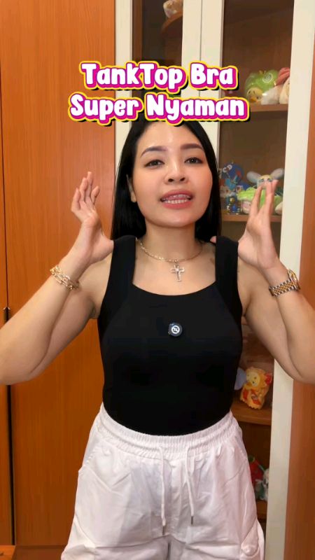ihh tanktopnya bagus sih ini.. udah ada cup bra nya juga