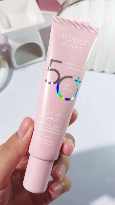 NEW ~ Wardah UV Sheild Tinted Tone Up #wardauvshield #shopeevideo #sunscreenviral #belanjadishopee #vypdonggggg #murahberkualitas #ViralDiShopeeVideo