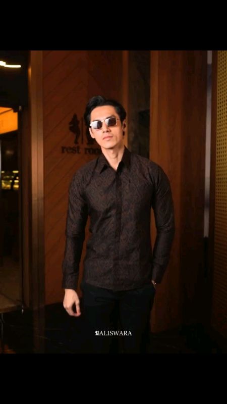 BALISWARA Batik pria slimfit#batikmodern #batiklenganpanjang #batikindonesia #batikpria #OngkirRP0 #RacunShopeeCheck #SpillBawaBerkah
