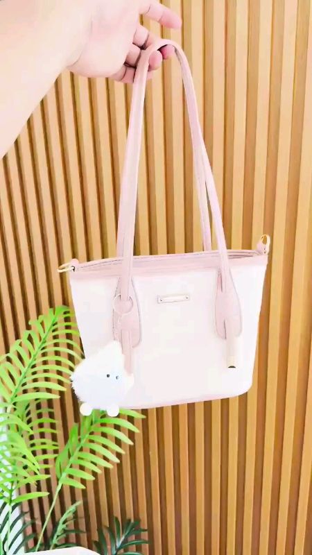 rekomendasi tas bahu wanita 😍#taswanita #totebagcantik #RacunShopeeCantik #racunshopeecheeck #shopevideo#shopeevideo