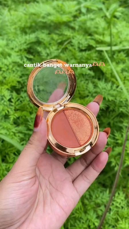 Emng boleh harga eyeshadow 20 ribu udah dapat dua warna , co sekarang kalau gak percaya #murah #promo #eyeshadow #nyaman #antiair #beselerrrr🔥 #fypsh
