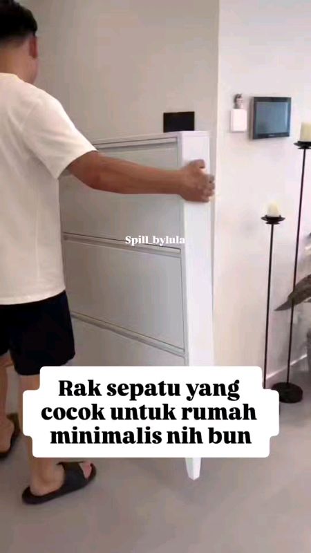 Rak sepatu susun tertutup