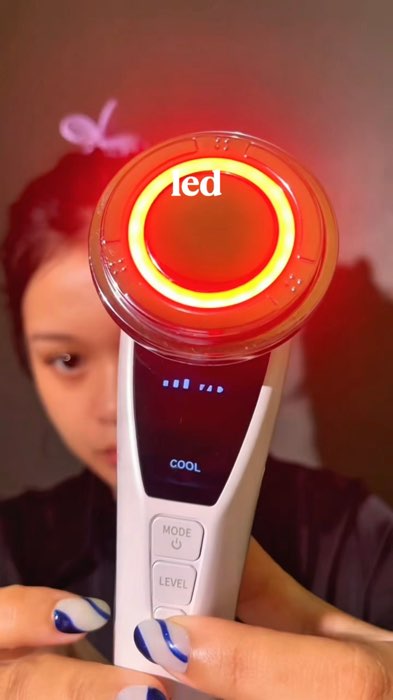 In this economy, sekali bayar perawatan tiap hari, aku sih yes ya #facemassager #facemassageguashaelektrik #facemassageelektrik #anlan #anlanbeauty