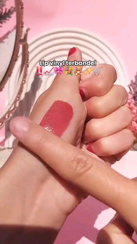 DAZZLE ME INK-VINYL LIP LACQUER #dazzlemebeauty#dazzlemeliptint#dazzleme#ViralDiShopeeVideo#RacunShopee#cosekarangjugaaa🥳🥳🥳🥰