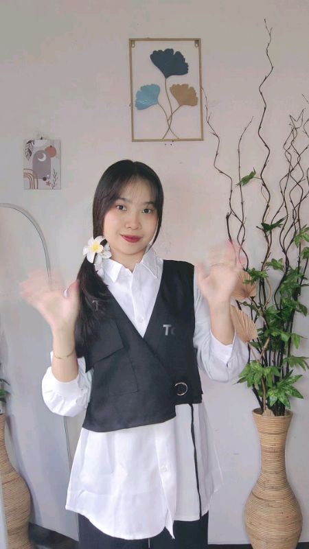 Try on top vest Eleanor 🤍#PromoNonStop #RacunShopee #ShopeeVideoCreator #OOTDFashionShopee #RacunShopeeOOTD #ShopeeFashionHaul #ShopeeCOD