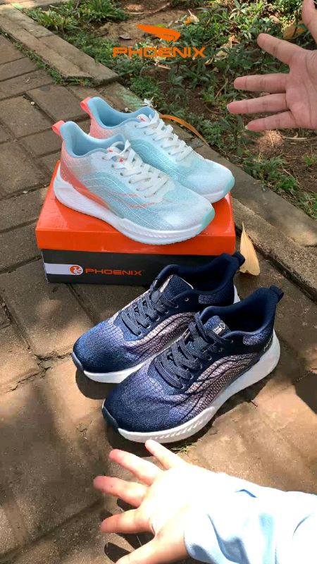 Ringan, empuk, dan selalu nyaman dipakai seharian — itulah Grizella. ✨ Hadir dengan dua warna elegan, White Grey dan White Navy. #phoenixshoes