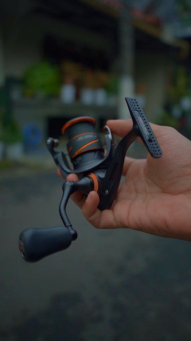 Reel spinning untuk ultralight casting dari Seasir Black Arrow 1000, power handle.