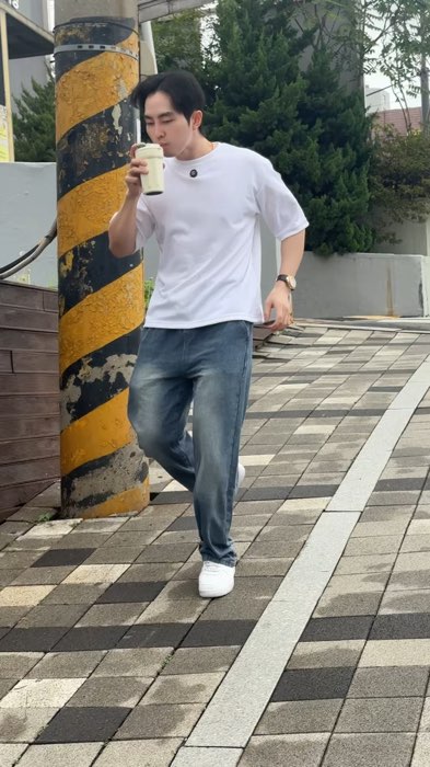 Jeans loosepants bisa dipake cowok cewek. Bahannya lentur adem, nyaman pol buat dipake harian