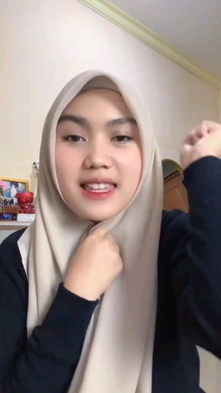 PARIS JADUL VARISHA