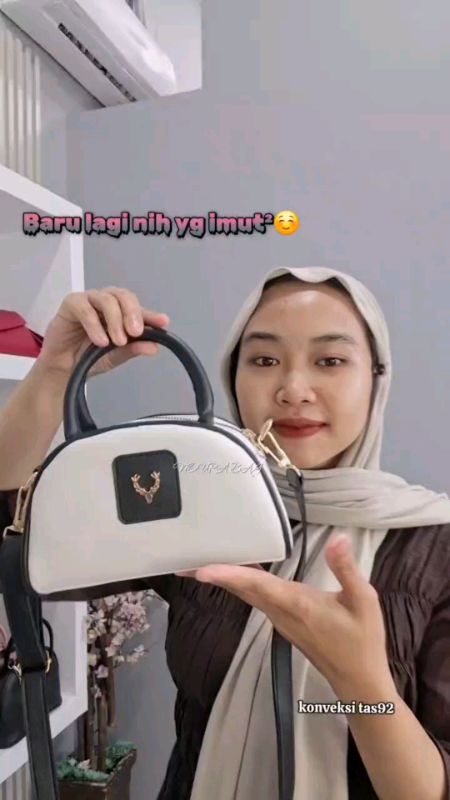 #taswanitamurah #tasselempangwanita #taswanitamurah #slingbagsimple #ShopeeCOD #ShopeeFashionHaul #ShopeeFashion #shopeevideo #ShopeeLook