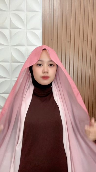 Pink cantik🤩#pashminamotif #pashmina #pashminaceruty #jilbabinstan #pashminagradasi