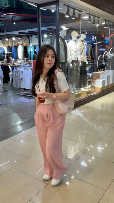 Kulotnya jatuh, enak dan dingin 🥰 #michaelagiovanni