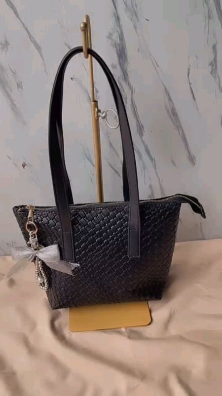 totebag tikar premium #totebagtikar #totebagdiana #DianaTotebag #taswanitaterbaru #shopeevideo #ShopeeCOD