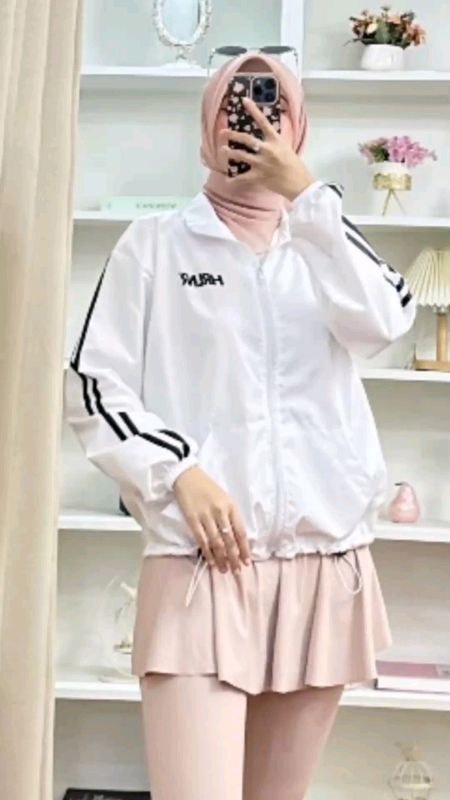 Nggak heran banyak yang checkout, jaket jumbo ini ternyata fit dan nggak bikin gerah! #jaketolahraga #jaketjogging #TermurahDiShopee