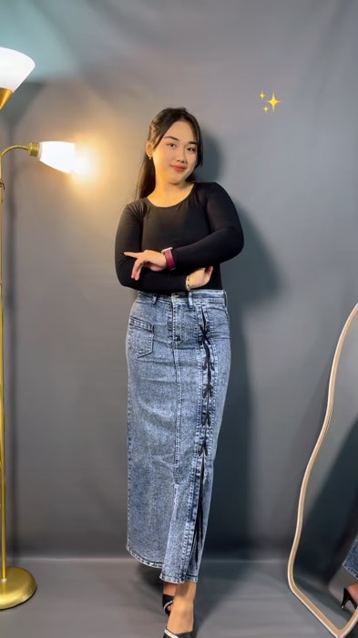 Pantesan banyak yg beli, emang secakep ini looksnya✨😍 #rokjeans #OOTDFashionShopee #jeanswanita #FashiondiShopee #outfitideas #RacunShopee