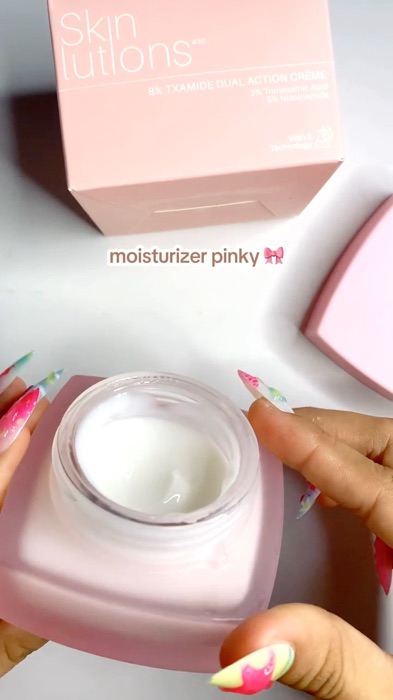 #moisturizerskinlutions #skinlutions #skinlutionsmoisturizer #moisturizerviral #moisturizercream #moisturizerlokal