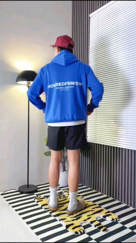 hoodie ganteng yang warnanya standout banget #hoodie #outfit