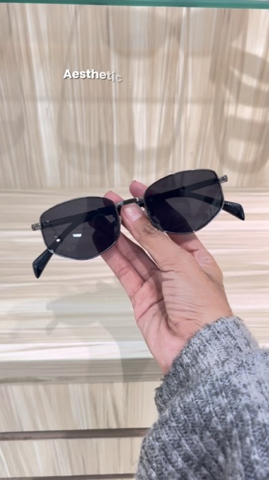 Aesthetic glasses #kacamatahitam #kacamataunisex #kacamatafashion #kacamatapolarized #kacamatauv400 #gentlymorley #kacamataviral #kacamatanormal