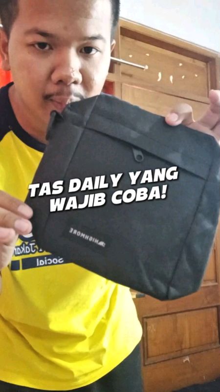 Tas kecil, nyaman dipakai tiap hari tanpa ribet #dailylook #taspria #GratisOngkirRP0 #RacunShopee #Diskon50Persen #shopeevideo