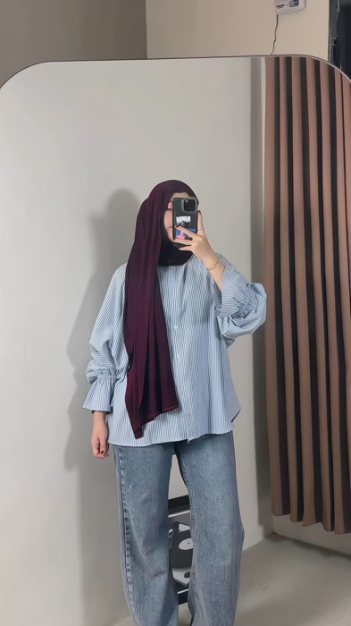 Cung disini yang udah punya lily shirt warna baby blue🙋🤏 #kemejaoversize #kemejawanita #kemejasalur #rekomendasikemeja