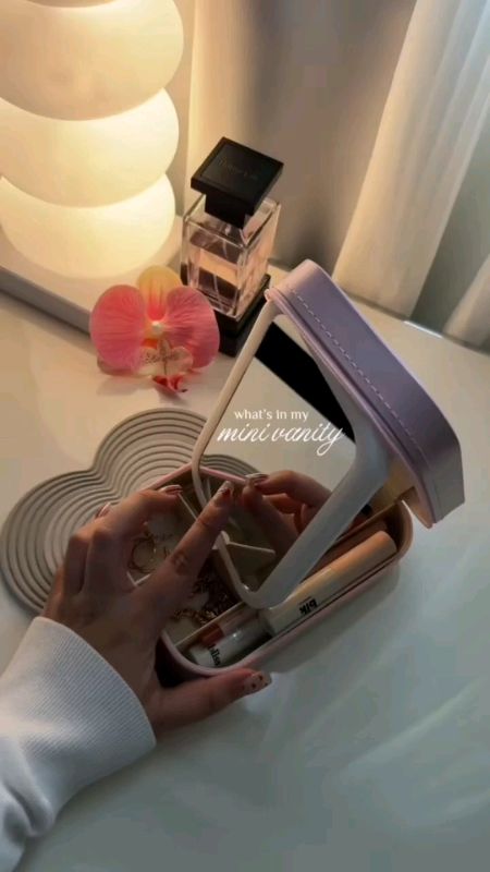kotak penyimpanan kosmetik + cermin led #kotakaccesories #kotakkosmetikcerminled #kotakpenyimpanankosmetikdenganlampuled #RacunShopee #GratisOngkirRP0