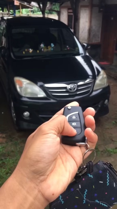 Alarm remot mobil model kunci lipat inova reborn. #alarmmobil #alarmmobilmurah #kuncialarmmobil