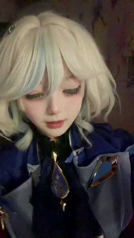 给我带小蛋糕的都是好人!不死刑! #cos #芙宁娜#cosplay #furinacosplay #trendingvideo #fypシ