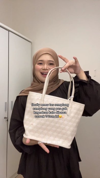 mini tote bag nih cocok banget buat kita cewek petite hihiii🫶🏻 #petitefashion #agefree #minitotebag #fyp