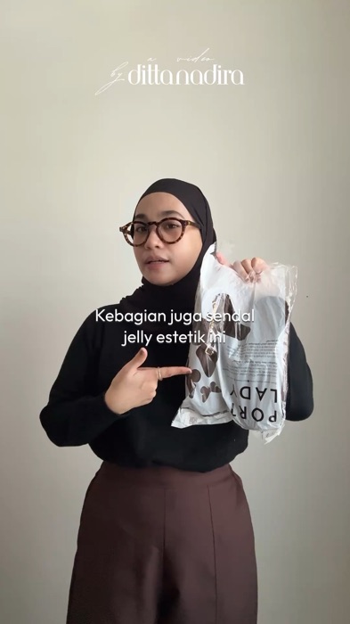 #sendalviral #sendaljelly #portolady #sendaljellykekinian #sendaljellywanita