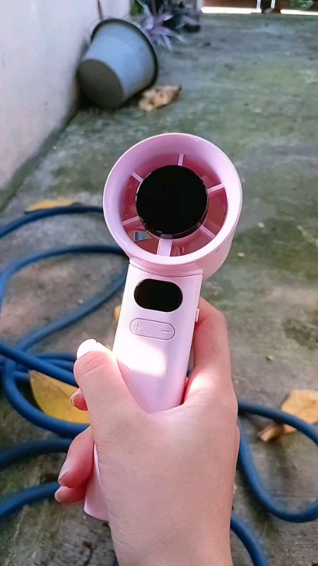 kipas portable cocok banget buat sekarang yang lagi panas panasnya nih #barangbermanfaat #kipasanginportable