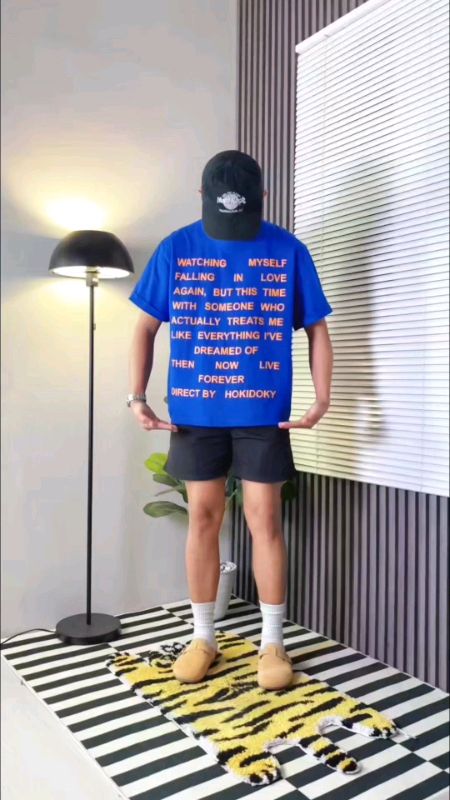 kaos graphic yang standout banget dari brand Hokidoky