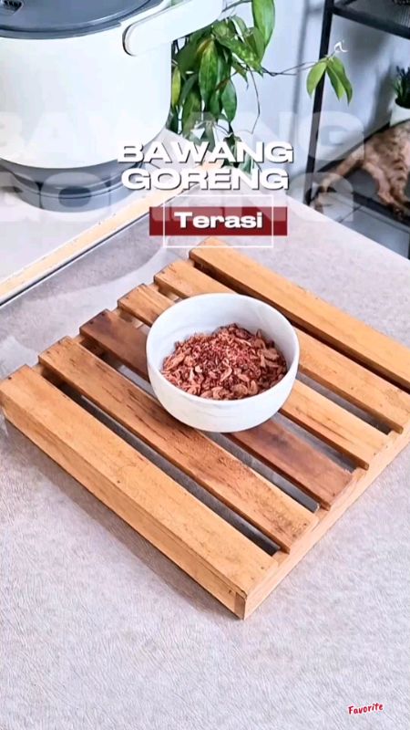#bawanggorengterasi  #bawanggorengterasipedas  #bawanggoreng #bawangterasi  #bawangterasibikinnagih  #bawanggoreng  #penambahseleramakan  #RacunShopee