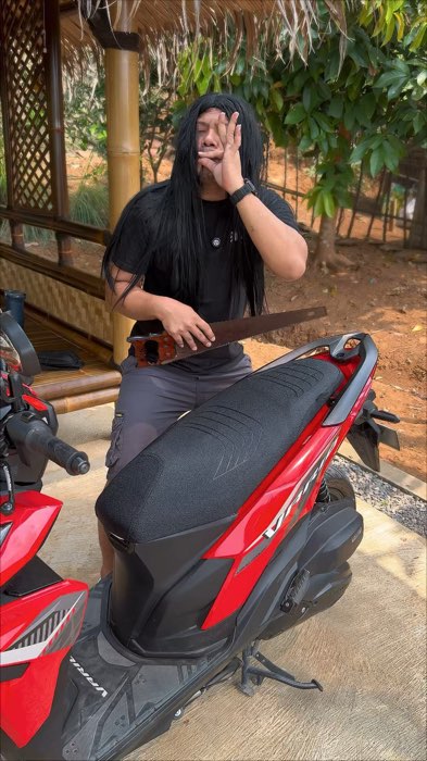 lagi dikasih harga spesial sama si bakul #coverjokmotor #coverjokanticakarkucing