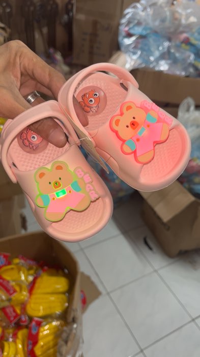 Sandal anak led dan bunyi saat di pake berjalan#sandalanak #sandallucu #sandalbunyi #sandalnyala #sandalbalita #sandalanak