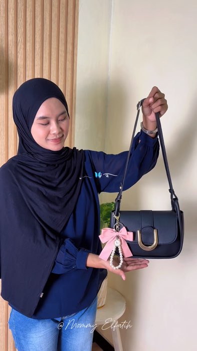 #GratisOngkirRP0 #OOTDFashionShopee #CODinApa #ShopeeCOD #ShopeeLook #GakNyeselBeliIni #SpillBawaBerkah #slingbag #rekomendasitas #taswanita #fyp