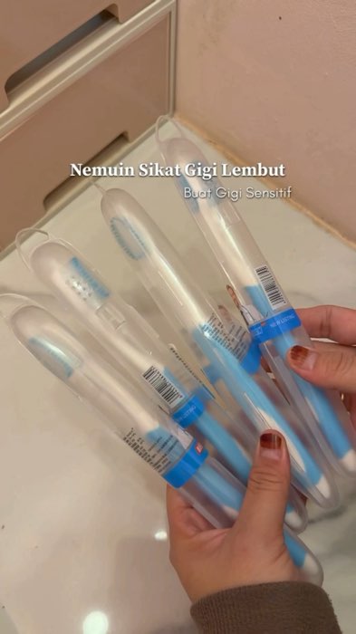 Sikatnya lembut cocok buat gigi sensitif #sikatgigi #sikatgigisensitif #lunesmile #sikatgigilunesmile #sikatgigilembut
