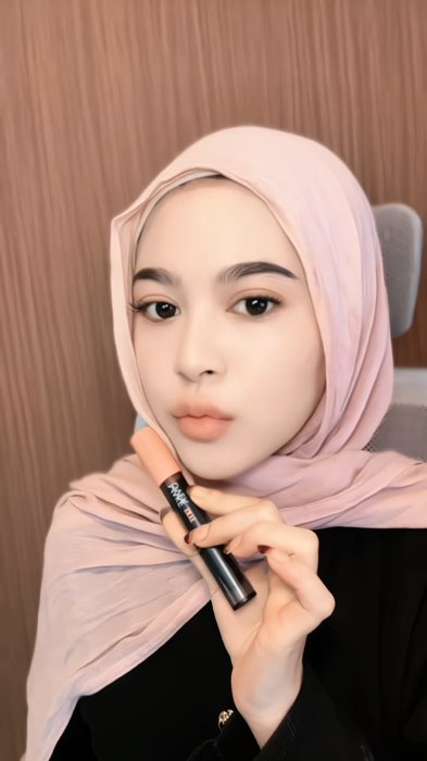 Ujungnya balik base skye lagi #makeover #makeoverskye #lipcrayonmakeover #baseombre #makeoverpowerstay #RacunShopee #shopebeautyhaul #murahbanget #fyp
