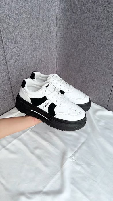 cakep bgt🥹🖤 #sepatuwanita #sneakers #sepatuimport #sepatucewek #fyp #sepatuolahraga #sepatuwanitatinggi