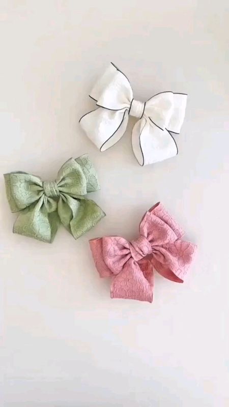 kain motif korean look cantik banget yaa dibikin pita gini, jadi makin anggun deh klu dipakai, bisa jadi hiasan baju, jepit rambut dan kreasi lainnya